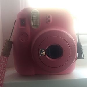 This is a caméra insta mini 9